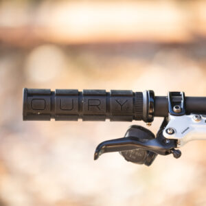 Tay nắm OURY V2 Single-Clamp Lock-On